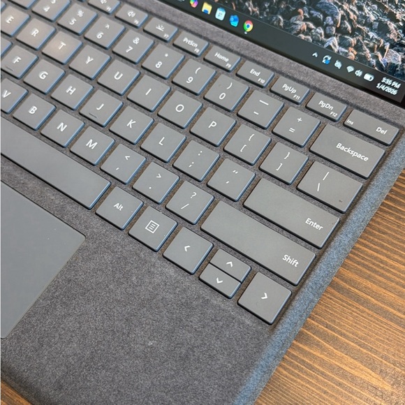 Microsoft Surface Pro Keyboard - Platinum Grey - Picture 4 of 6